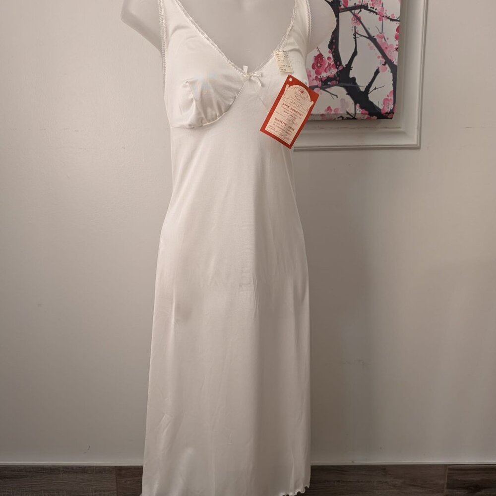 Vintage Van Raalte Satin Suavette White Nylon Slip Size 36 NWT Canada